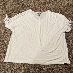 Catherine’s white v neck blouse with cold shouldered sleeves Size 1X 18W/20W